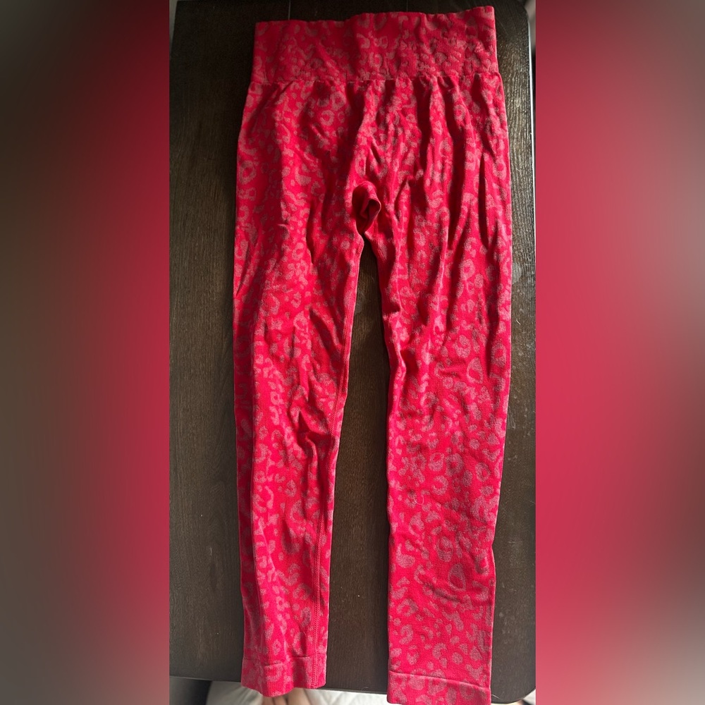 Yeoreo red leopard print leggings.